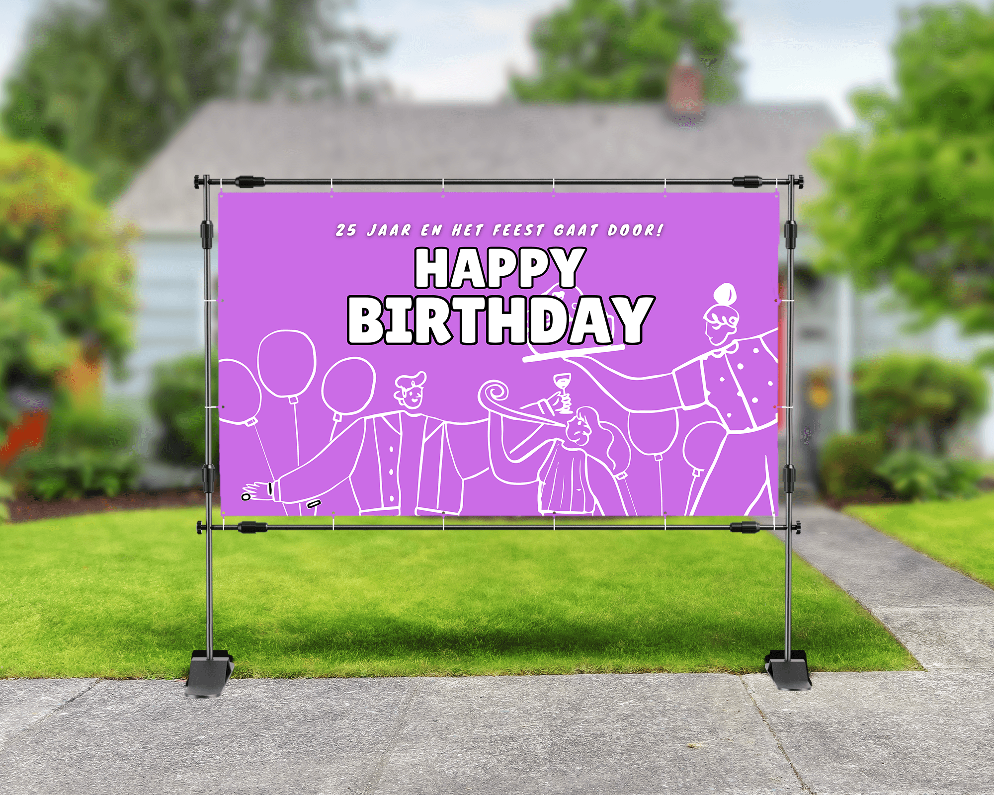 Spandoek voor 25e verjaardag met tekst ‘25 en het feest gaat door’, vrolijke magenta accenten, feestelijke illustraties en foto van de jarige
