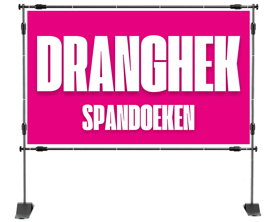 Spandoek dranghek met de tekst 'ENTREE' in zwarte hoofdletters, bevestigd aan een metalen hek op een grasveld bij een tent.