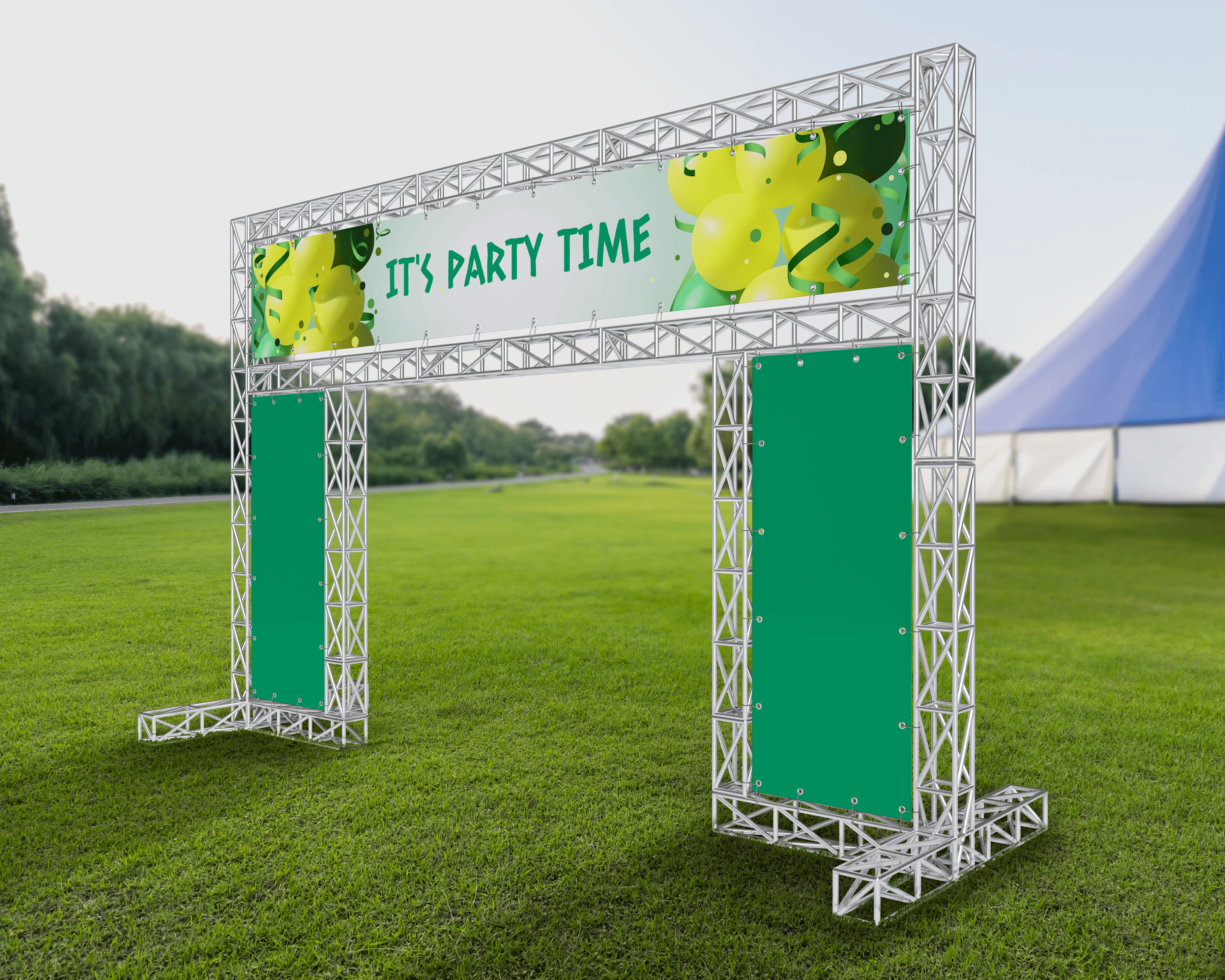 Spandoek festival met de tekst 'It's party time' en gele ballonnen, bevestigd aan een groot trussframe op een grasveld bij een feesttent.
