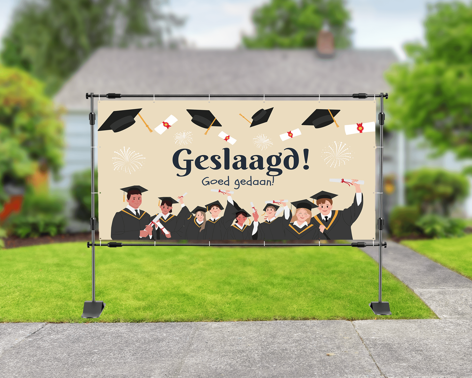 Spandoek met witte achtergrond en de tekst 'Goed Gedaan!' met afstudeerpoppetjes erbij.