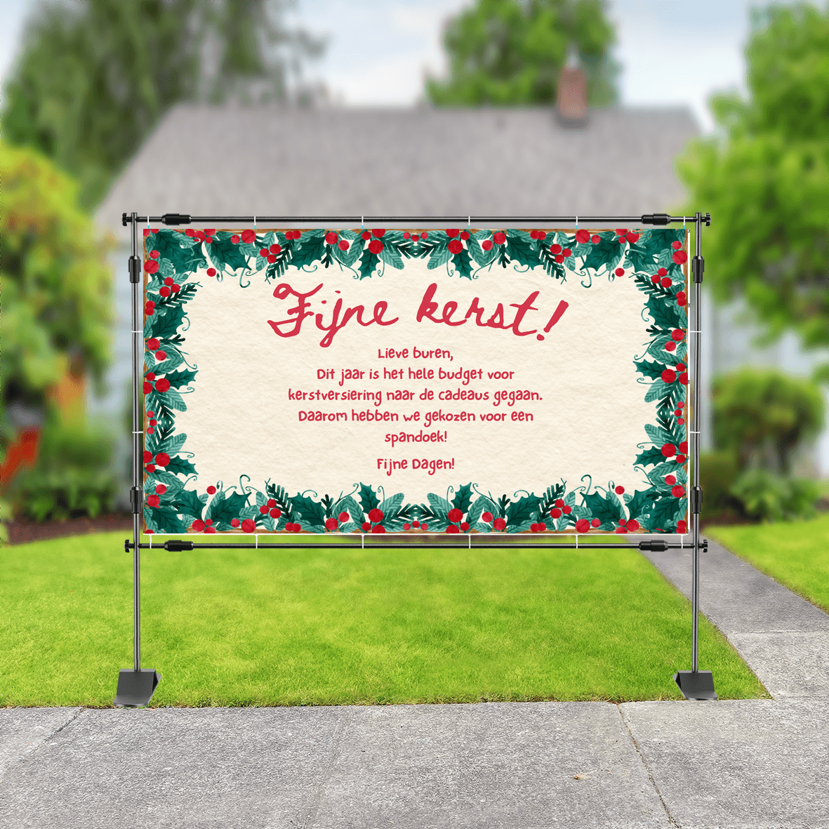 Kerstspandoek met rode en groene randversiering en de tekst: 'Fijne kerst! Dit jaar geen versiering, wél een spandoek. Fijne dagen!'