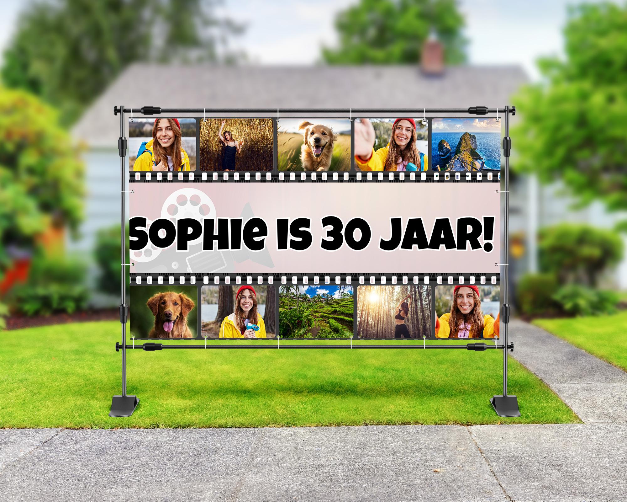Fotocollage spandoek 30 jaar met tekst 'Sophie is 30 jaar!', filmstrip design, persoonlijke foto's en hond