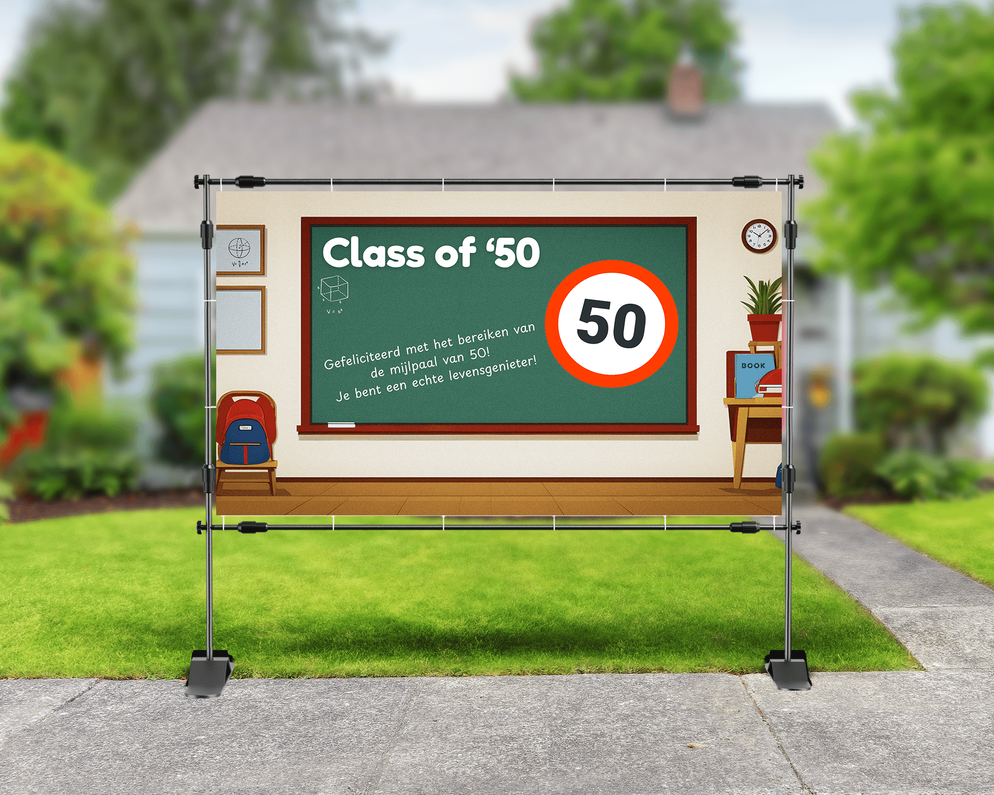 Spandoek voor 50e verjaardag met tekst ‘Petra 50 jaar – Zet de rollator maar vast klaar’, met foto van de jarige vrouw en achtergrond van een vintage kaart