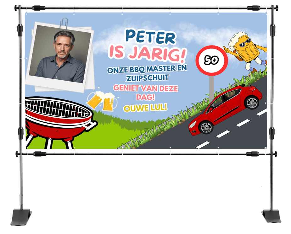 Spandoek 50 jaar voor Abraham met tekst 'Peter is jarig! Onze BBQ master en zuipschuit', BBQ, auto, bier en foto van Peter