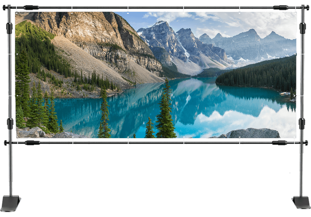 Tuinposter nodig – Prachtige panorama van berglandschap met helderblauw meer en dennenbomen