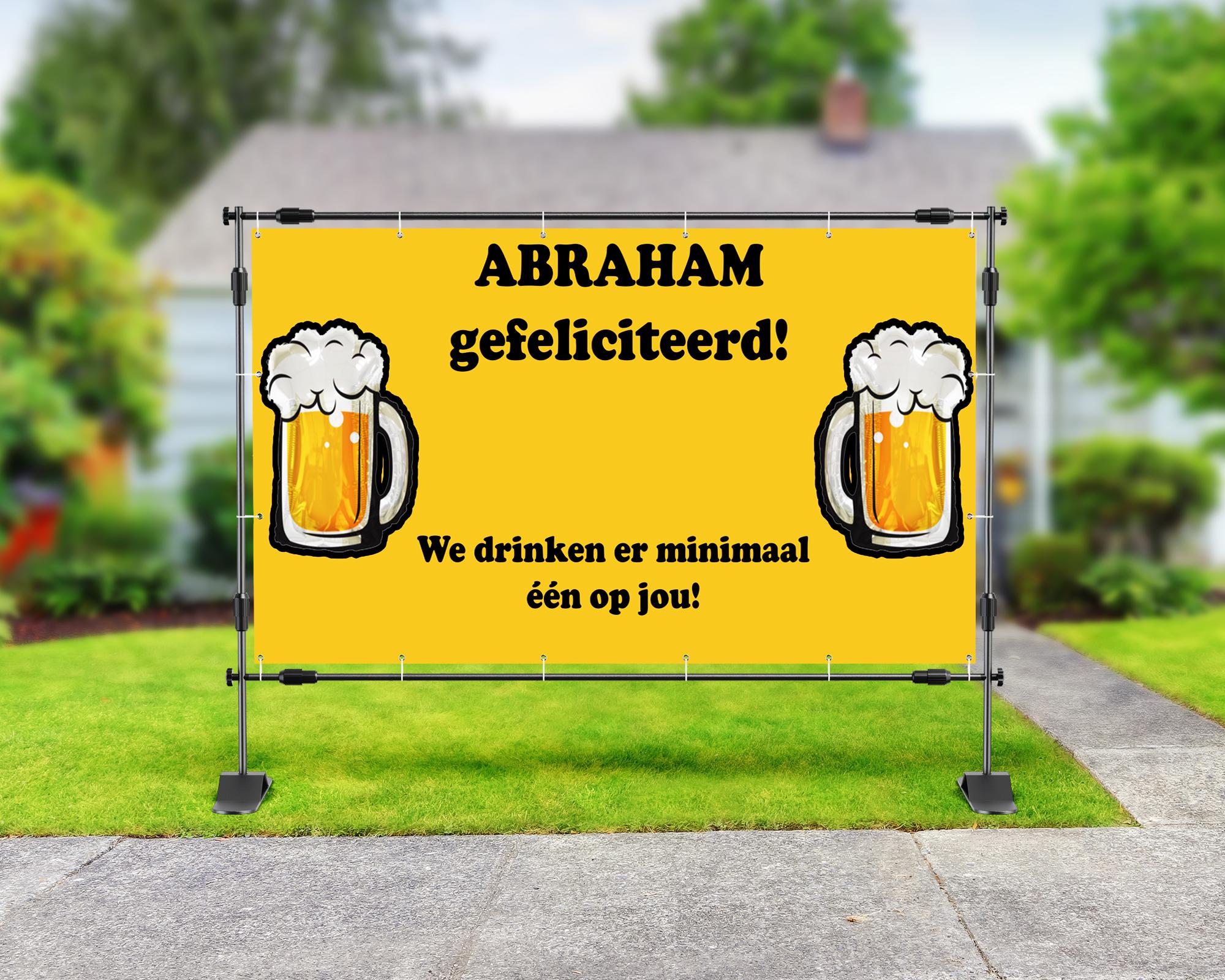 Abraham spandoek met bierpullen.