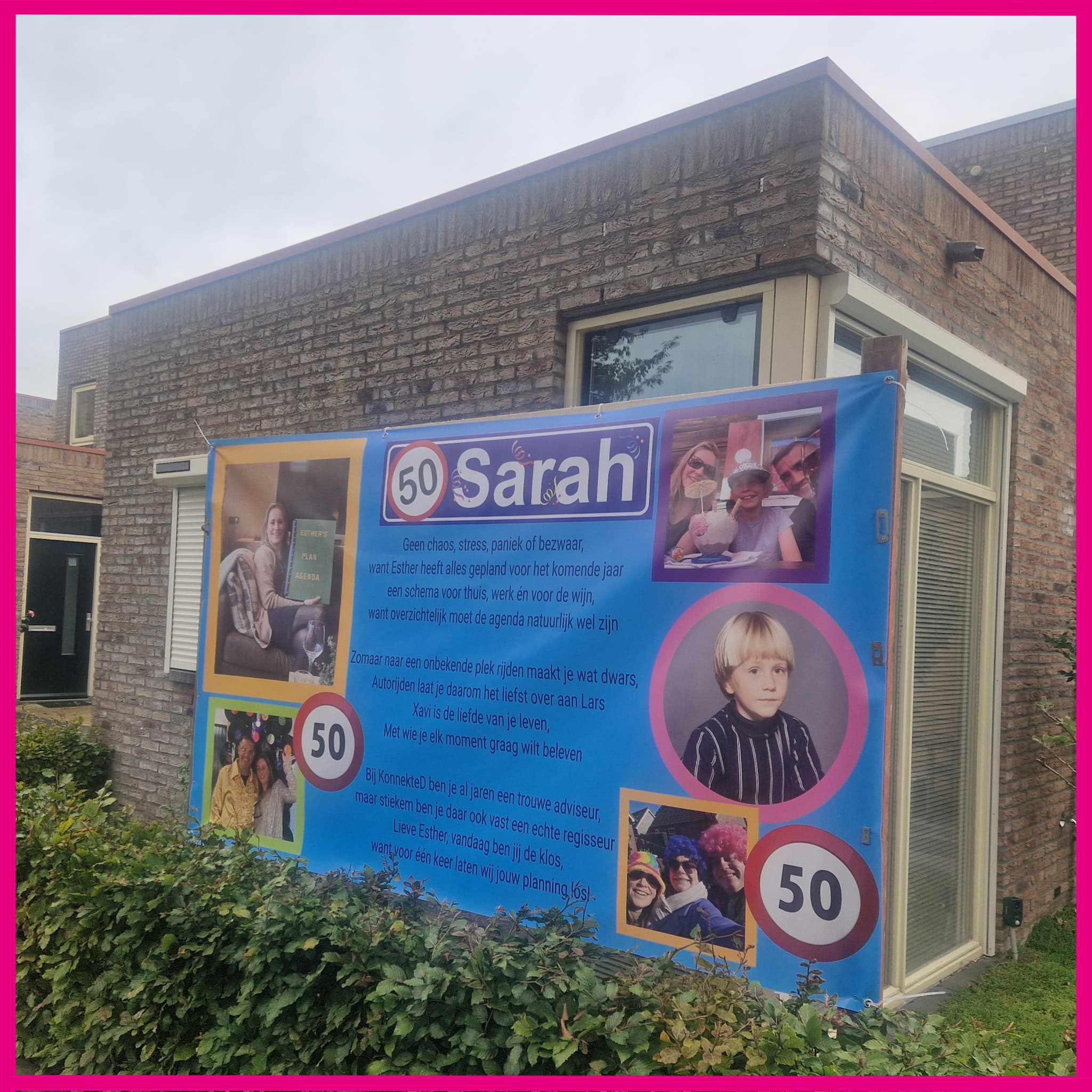 Sarah spandoek in een versierde tuin in Deventer