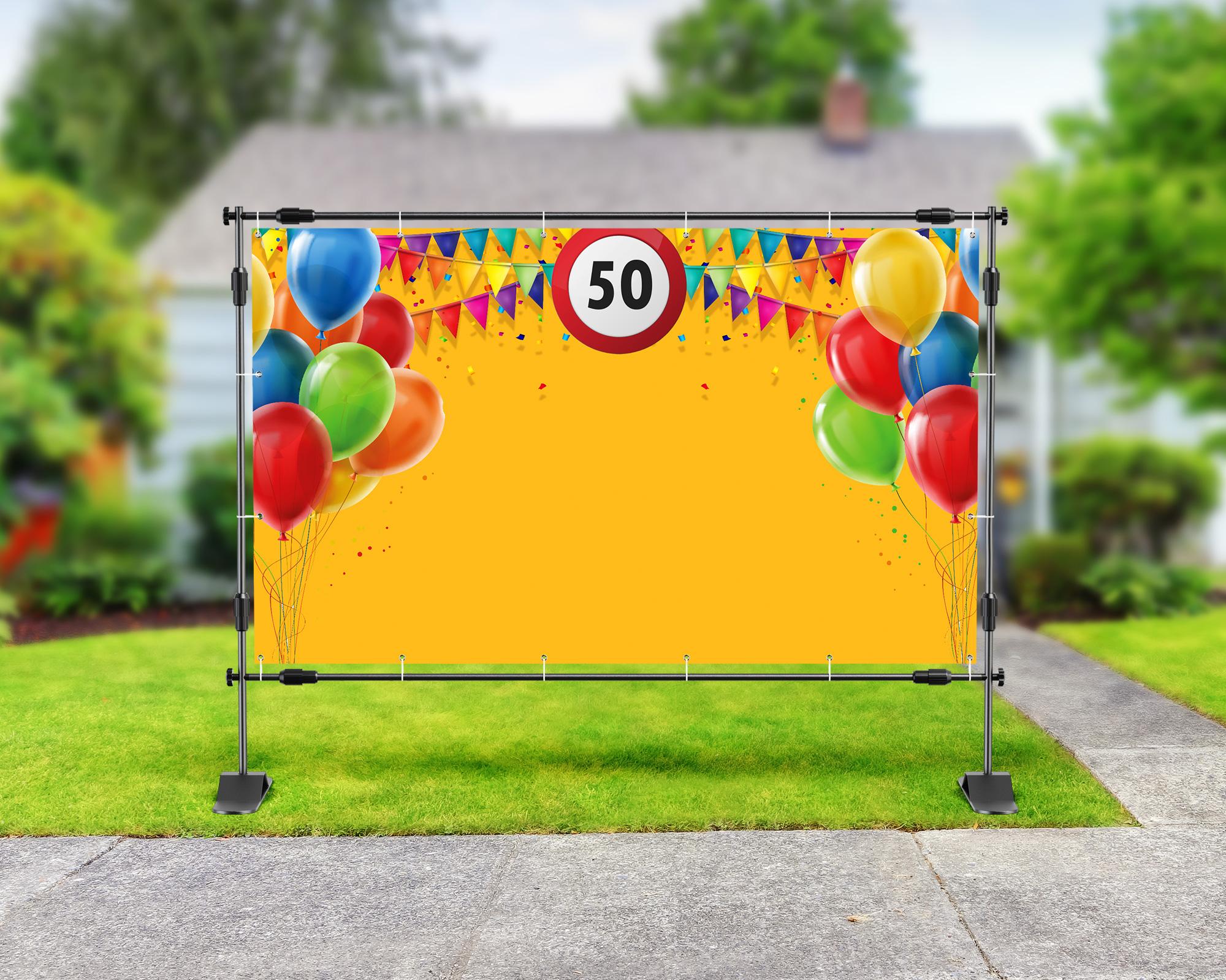 50 jaar spandoek met slingers en balonnen